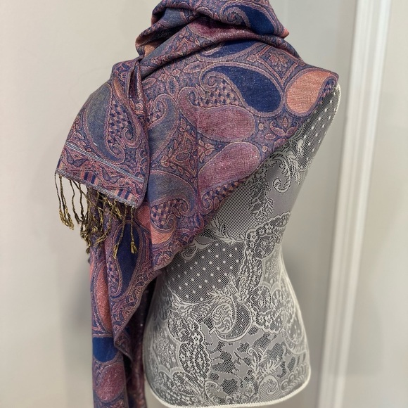 Pashmina Womens OS Paisley silk Purple Blue & Silver Sparkle Scarf w/ Tassels. - Picture 6 of 8